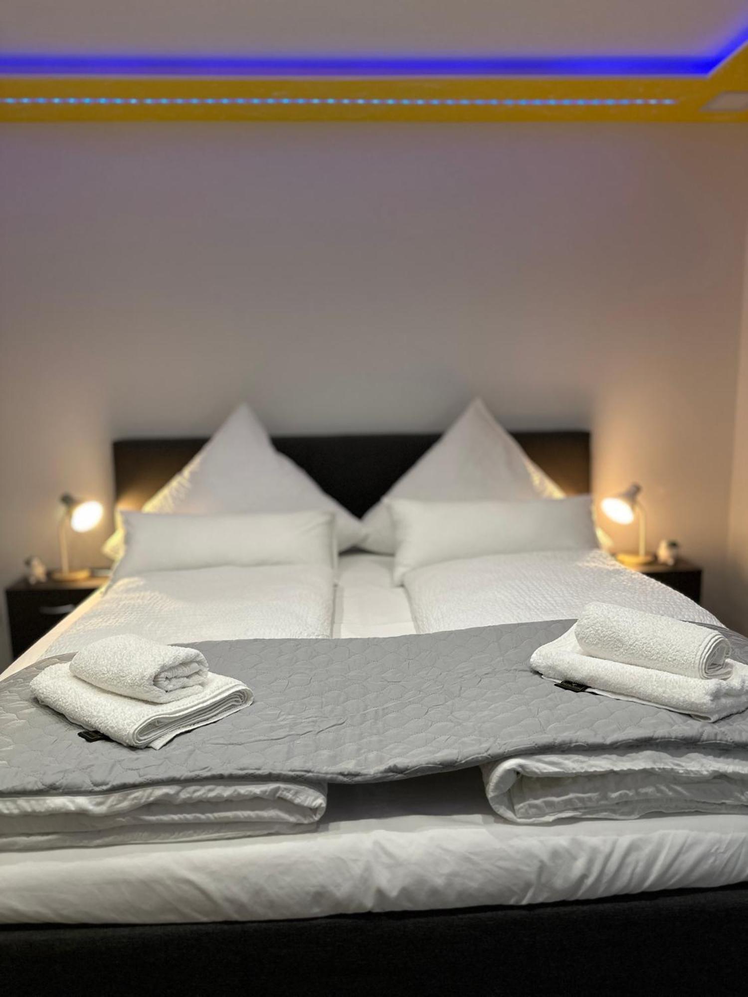 Modern Apartments Neuburg P - Top - 2 Zimmer, Komfort, Balkon, Wi-Fi, Smart Tv, Grosse Dusche, Kueche Neuburg an Der Donau Exteriör bild